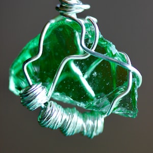 Rare Luminescent Green Andara Crystal Pendant in Fine 999 Silver and Karen Hill Tribe Silver Beads - 13,21 grams -