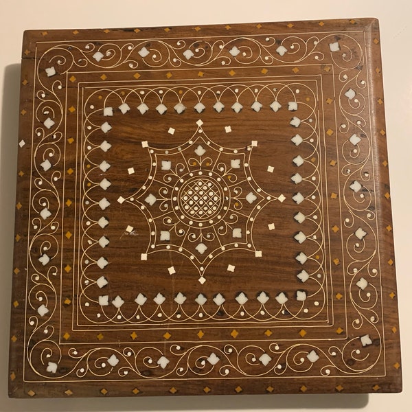 Vintage Moyen-Orient/Afrique du Nord Coffee/End Table Top uniquement, Hautement décoré avec des os, des coquillages et des morceaux de bois plus légers, Heavy 16x16"