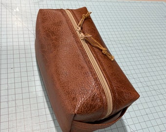 dopp kit, cosmetic bag