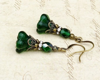 Green Earrings, Emerald Earrings, Emerald Green Earrings, Green Flower Earrings, Flower Earrings, Czech Glass Beads, Victorian Earrings