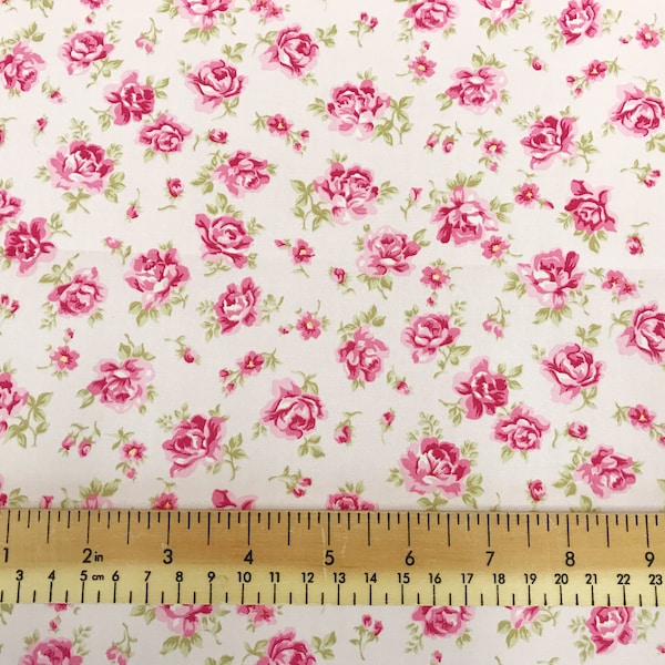 100% Baumwollstoff - Hübsche Rosa Rose Floral Print auf ROSA Hintergrund - Basteln Kinderzimmer Material Meter