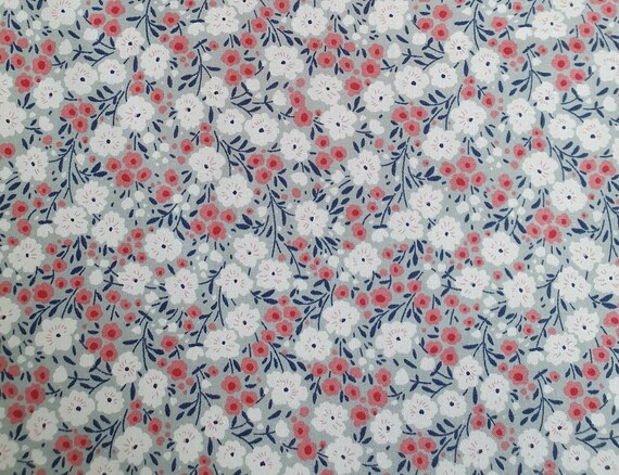 100% Cotton Poplin Fabric Small Ditsy Flowers Floral Material Width 110 cm 
