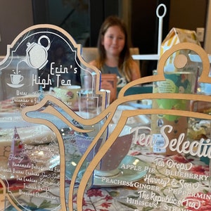 "DIGITALE DATEI ""Tea Time High Tea""-Menü Stand Tee-Auswahl Mitbringsel für Kinder Erwachsene Restaurant Abendessen Abend Mittagessen Teekanne eingraviert."