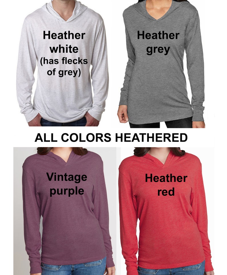 Puede incluir: Cuatro camisas de manga larga con capucha en diferentes colores: blanco jaspeado, gris jaspeado, morado vintage y rojo jaspeado. Las camisas est&aacute;n hechas de un material suave y c&oacute;modo y tienen un corte holgado.