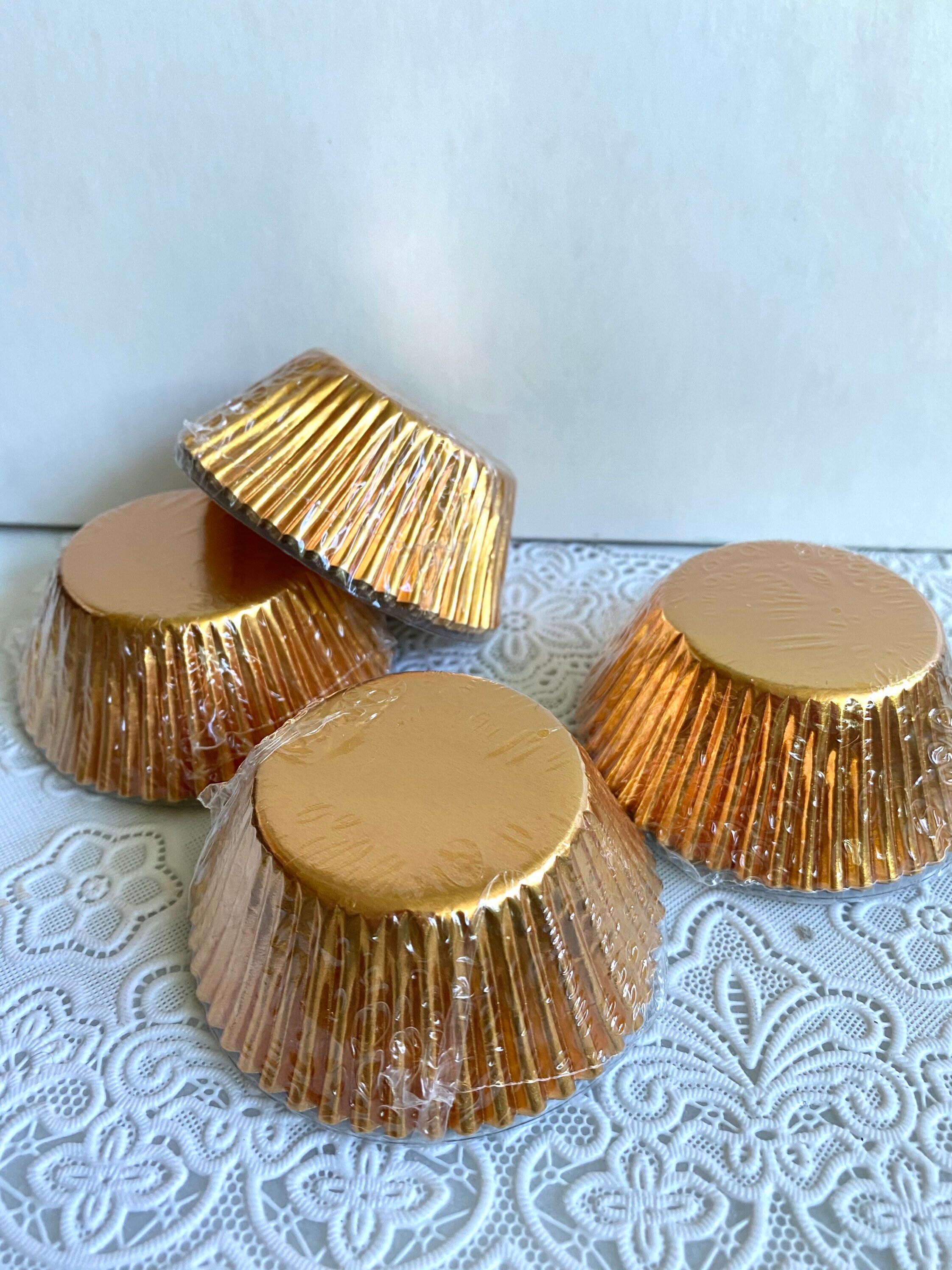 24 Standard Gold Foil Baking Cupcake Liners Etsy Sweden