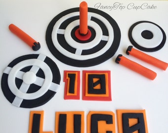 Targets and darts fondant cake toppers. Made by FancytopCupcake