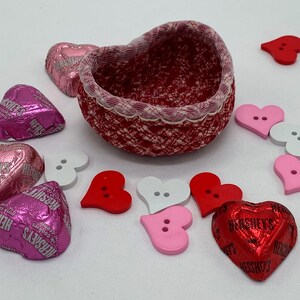 Heart-shaped mini fabric coiled bowl handmade from red checked fabric trimmed with lace, Valentine&#39;s Day, gift, ring bowl