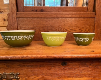 Vintage Set of 3 Nesting Pyrex Crazy Daisy Mixing Bowls - 401, 402, 403