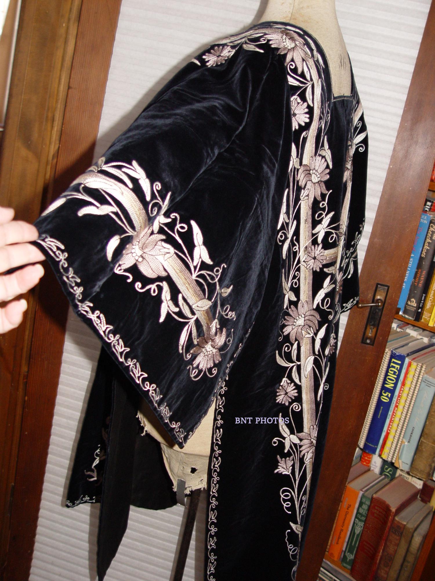 Roman Robi Roman Vestment Dalmatic Embroidered Black Velvet Robe and Accs. - Etsy