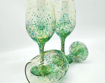 Emerald Green Wine Glass with a Gold Iridescent Mix Glitter