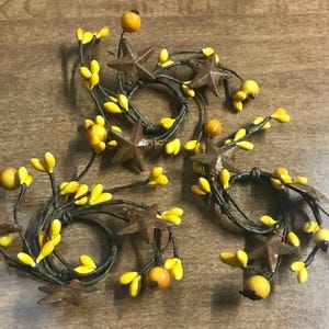 Primitive Candle Ring, Pip Berry, Mini Wreath 1&quot;