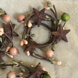 Primitive Candle Ring, Pip Berry, Mini Wreath 1&quot;