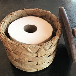 Storage / one roll toilet paper Basket with lid