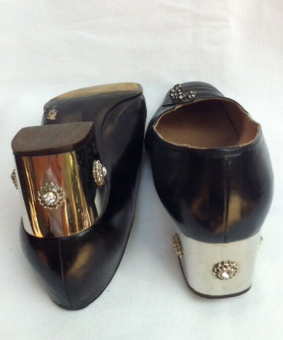 Vintage Raphael size 6 shoes w/ jeweled gold chun… - image 3