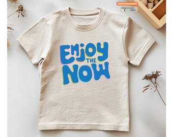 Speels 'Enjoy the Now' T-shirt met ronde hals, leuke regenboogtekst, preppy cadeau, kinderen, geweldig verjaardagscadeau peuter, T-shirt met korte mouw, 2T-5T
