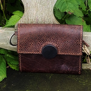 Portefeuille en cuir teint et huilé et imitation lézard, fait au Canada, fait main, Québec, artisan québécois, achat local, hommes, femmes