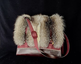 RABAIS,  sac à main, courroie ajustable, cuir nubuck rose foncé, fourrure (recyclée), fait au Québec, Canada, cousu main, artisan cuir