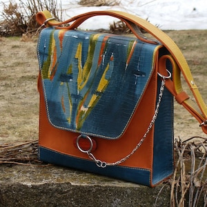 Discount. Magnificent bag in turquoise leather and orange nubuck, hand-painted flap, rigid leather, shoulder strap, handmade, Canada, Quebec,