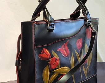 Sac à main en cuir noir rigide  avec motif peint à la main porté à l'épaule ou en bandoulière fait au Québec Canada cousu main exclusif