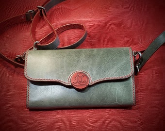 Mini-sac  portefeuille  cuir gris et rouge artisan Québec Canada achat local  maroquinerie bandoulière cousu main, cartes, monnaie,  billets