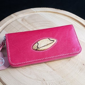 Descuento aplicado del 35% (antes 155 dólares canadienses) Para su regalo Cartera larga de cuero rosa frambuesa artesanal Canadá cosida a mano