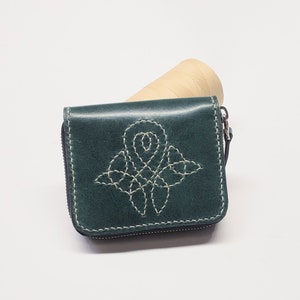 Cartera de piel verde esmeralda para hombre o mujer, cierre de cremallera, cosida a mano, artesanal Quebec Canadá, tarjetas compactas, monedas