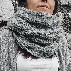 KNITTING PATTERN - Lace Knit Cowl Knit Pattern - Easy to knit cowl pattern -Beginner Pattern-Cowl Scarf Knit Pattern pdf -Tube Cowl