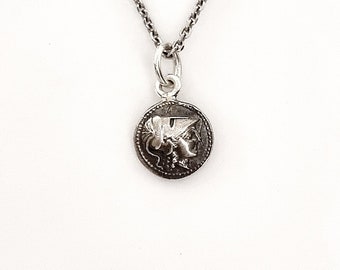 Colgante de moneda Obol griega de la diosa Atenea de plata. Plata de ley 925. Moneda Obol con medallón ateniense griego antiguo.
