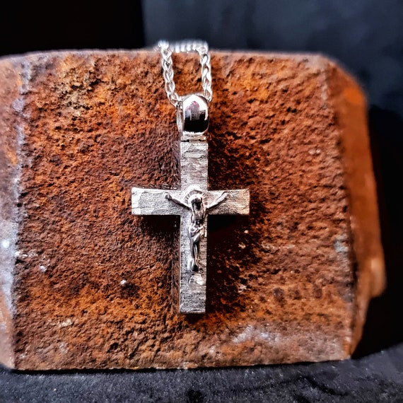 14K White Gold Jesus Cross Pendant.classy Crucifix Cross Pendant