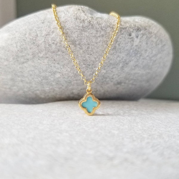 Petite croix turquoise. Magnifique collier croix élégant en argent sterling 925 ou plaqué or.