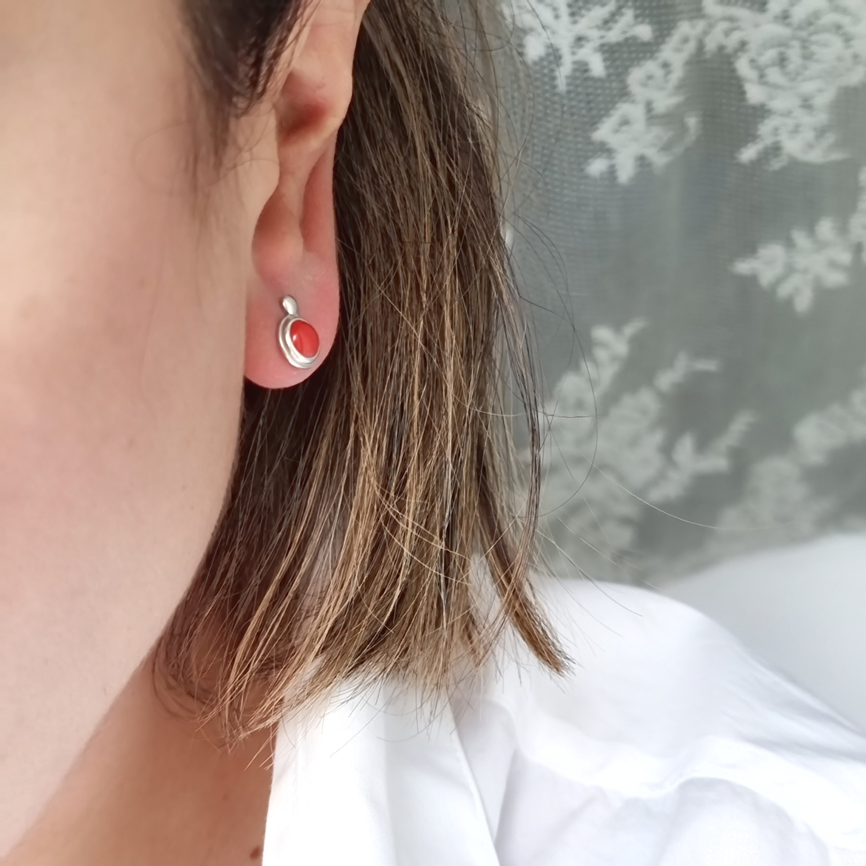 Iconic Silver Round Stud Earrings – Darling Red