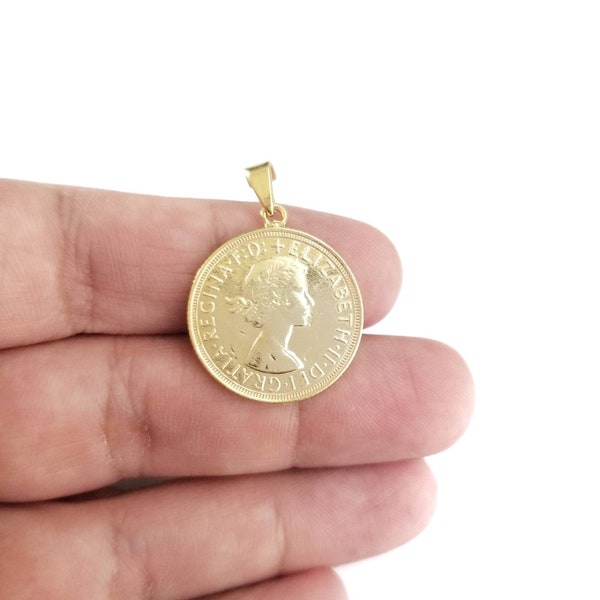 British Sovereign Queen Elizabeth Pendant.925 Sterling Silver Yellow Gold Plated.