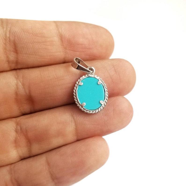 Vintage Retro Pendant. 925 Sterling Silver Turquoise Oval Pendant Necklace