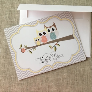 Modèle de carte de remerciement de la famille Owl DIGITAL