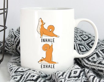 Inhale Exhale Shiba Inu Yoga taza de café, perro 11 oz tazas de café, divertida taza de café de 15 oz, taza de regalos de profesor de yoga, regalo de yoga Shiba perro mamá regalo