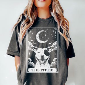 Chemise Pitbull, chemise de carte de tarot, chemise lune d'Halloween pour chien pit-bull, cadeaux drôles pour amoureux des chiens Pittie, chemise couleurs confort, cadeau maman Pitbull