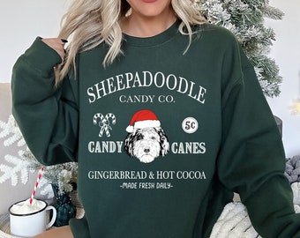 Sweat-shirt de Noël Sheepadoodle, pull de Noël rétro pour chien Santa Doodle, t-shirt en bonbon avec motif canne à sucre, t-shirt de Noël mouton du pôle Nord, cadeaux de griffonnage