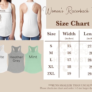 Może przedstawiać: Tabela rozmiar&oacute;w dla damskiego tank topu z odkrytymi plecami. Tabela pokazuje szerokość i długość w calach dla rozmiar&oacute;w S, M, L, XL i 2XL. Tekst "Mniejszy rozmiar niż zwykle" jest dołączony. Sprawdź tabelę rozmiar&oacute;w i zam&oacute;w 1-2 rozmiary większe niż zwykle.
