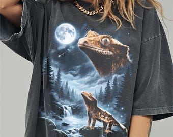 Crested Gecko Howling at Moon Shirt, Funny Crestie Comfort Colors Halloween Tshirt, Gifts
