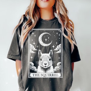 Chemise écureuil, chemise de carte de tarot, chemise écureuil lune d'Halloween, cadeau écureuil drôle, cadeaux pour amoureux des écureuils, chemise couleurs confort