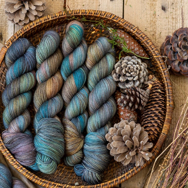 Hand dyed merino silk yarn MINTA, merino silk, fingering, for knitting, crocheting, mulberry silk, sockenwolle, handgefärbtes garn,strikke