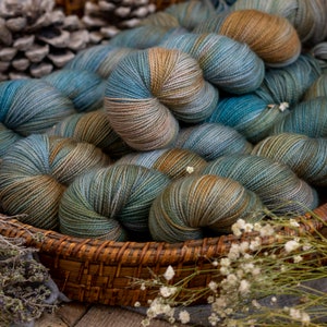 hand dyed sock yarn ALCANCE,2 ply, fingering weight, soft merino yarn, Handgefärbtes Garn, for knitting end crocheting,laine, superwash