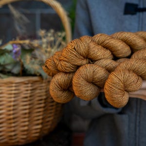 Hand dyed merino silky yak yarn HONEY,merino silk/yak yarn,fingering,laine,for knitting,crochet,garn handgefärbt,laines merinos,fils,tricot