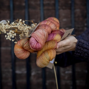 Handgefärbtes Sockengarn GINGER, Fingering, 4-fädig, Garn handgefärbt, 75merino/25 Nylon, zum Stricken, Häkeln, Socken, Laine, Trikot, Superwash