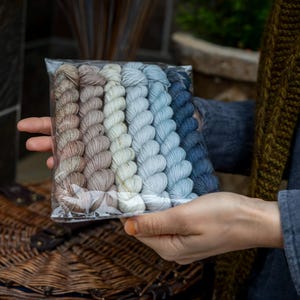Sockengarn-Set, handgefärbte Mini-Stränge 6 x 20 g, Fingering-Stärke, verschiedene Farben, zum Stricken und Häkeln, 75 % Merino/25 % Nylon, Lage, handgefärbt