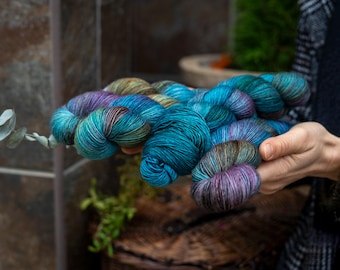 Hand dyed merino singles yarn LAGOS,merino 100%,fingering,for knitting,laine teinte à la main,Garn handgefärbt,filati,single ply,speckled