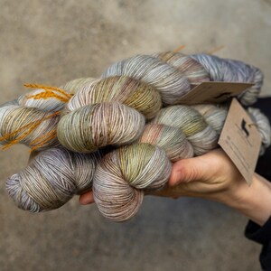 Hand dyed merino singles GAIVA,100%wool,fingering,knitting,crochet, merino wool, laine dyed à la main,Garn handgefärbt,366m,fils,tricot