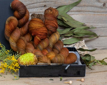 Fil simple mérinos teint à la main MARGUVA,100%laine, laine, tricot, doigté, pour tricoter,crocheter, superwash, Garn handgefärbt, 366m/100g