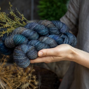 Handgefärbtes Merino-Leinen-Einzelgarn STORM,Laines Merinos,Fingergewicht,zum Stricken,Merino-Leinen,Häkeln,Garn handgefärbt,366m,Fils