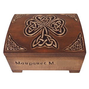 Gepersonaliseerde houten handgesneden sieradendoos, Shamrock, aandenkendoos, sieradenopslag, geheugendoos, Keltisch, met de hand gesneden, geschenkdoos, houten kist